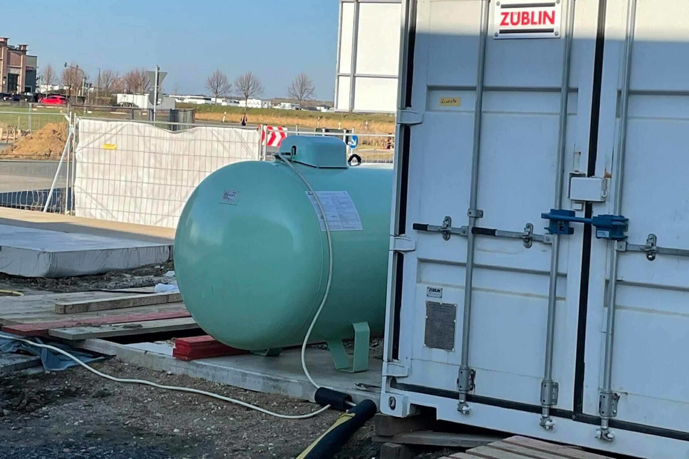 mobile Heizzentrale mieten Flüssiggastank mobile Heizzentrale mieten und mit Flüssiggastank verbinden