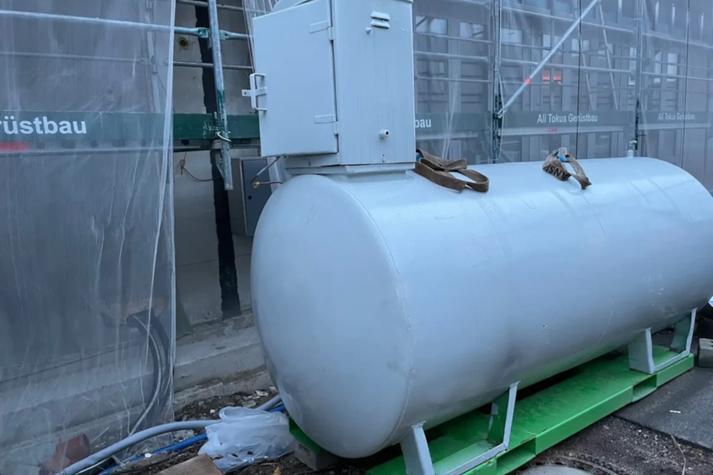 mobile Heizzentrale mieten Öltank Mobile Heizzentrale mieten und mit externem Heizöltank verbinden